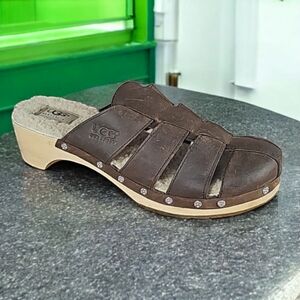 UGG Fisherman Mule Clogs S/N 1675, leather, wood, shearling footbed, Size 9